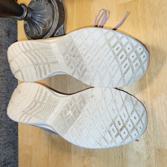 Skechers 6.5 sneakers...worn twice - Picture 6 of 8